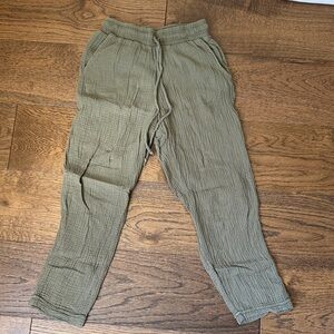 Women's Olive Green Cropped Pants